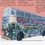 E simbolo indiscusso dello Stop Over era il bus �Double Decker� a due piani che venne messo a disposizione dal Comune in quanto ormai inutilizzato. Inizialmente pensato per promuovere i volumi Millelire, divenne il mezzo che, dopo aver accolto i giovani che arrivavano in Stazione centrale, li accompagnava alla San Francesco